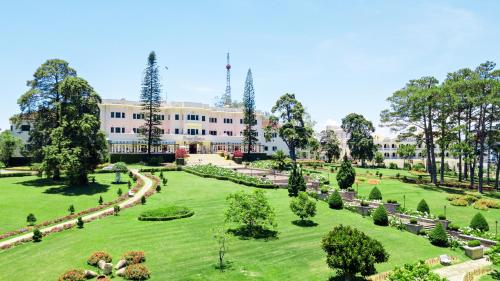 Dalat%20Palace%20Heritage%20Hotel1.jpg