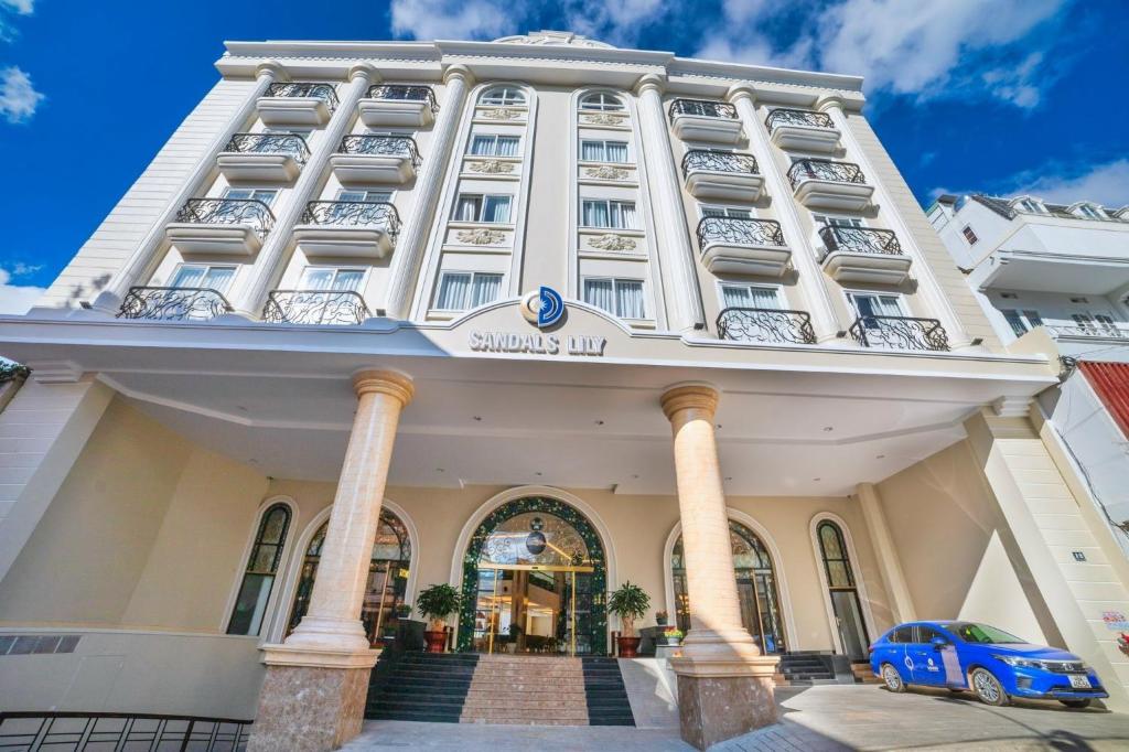 Sandals%20Lily%20Hotel.jpg