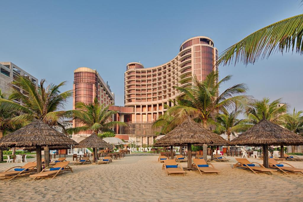 Holiday%20Beach%20Danang%20Hotel%20&%20Resort1.jpg