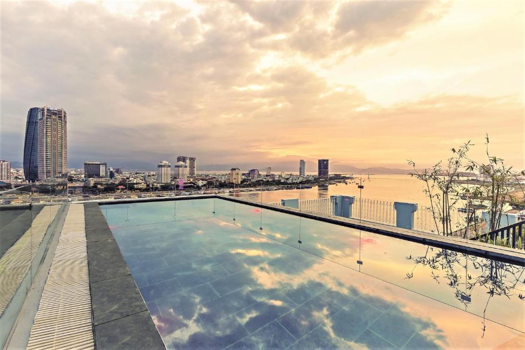 Ibiza%20Riverfront%20Hotel2.jpg