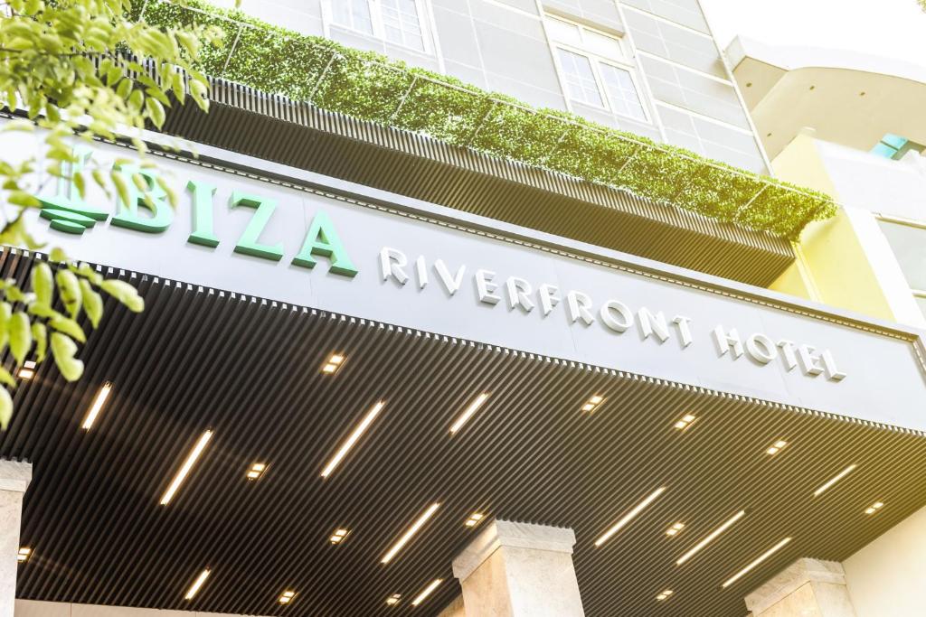 Ibiza%20Riverfront%20Hotel4.jpg