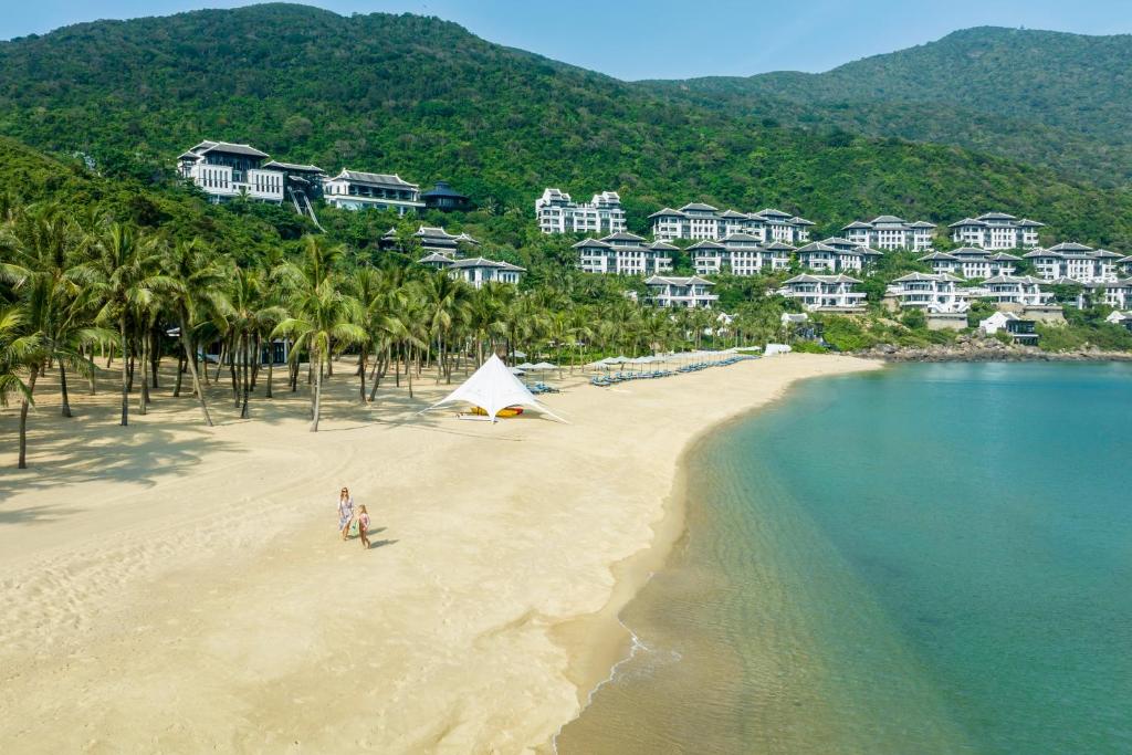 InterContinental%20Danang%20Sun%20Peninsula%20Resort1.jpg