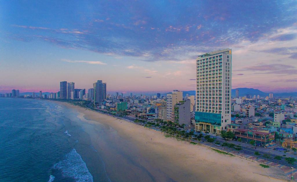 Le%20Sands%20Oceanfront%20Danang%20Hotel3.jpg