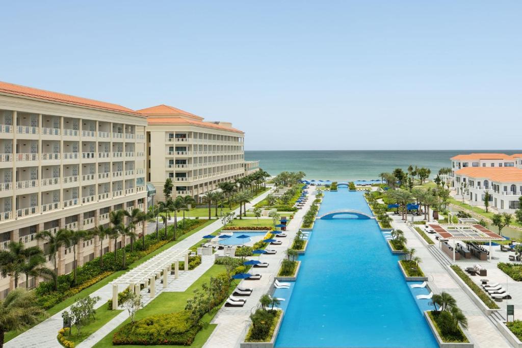 Sheraton%20Grand%20Danang%20Resort%20&%20Convention%20Center1.jpg
