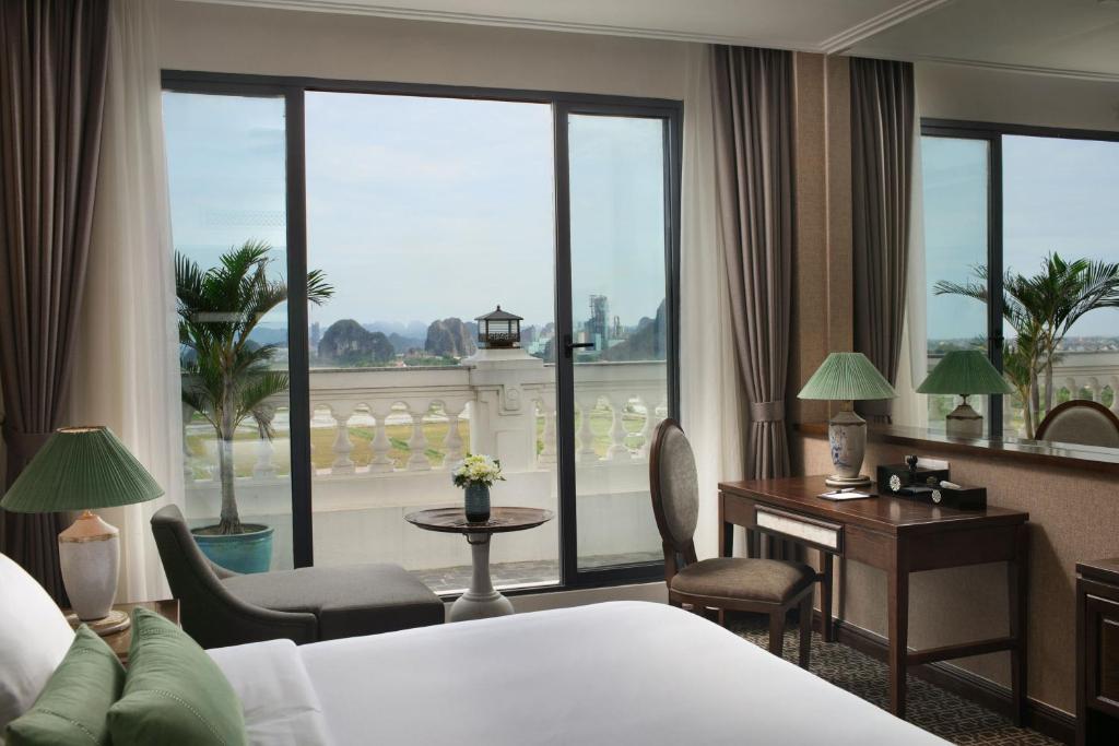 Ninh%20Binh%20Hidden%20charm%20hotel%20&%20resort%201.jpg