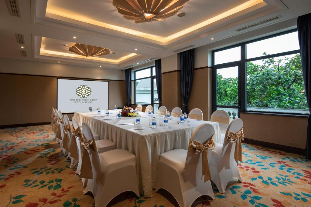 Ninh%20Binh%20Hidden%20charm%20hotel%20&%20resort%207.jpg