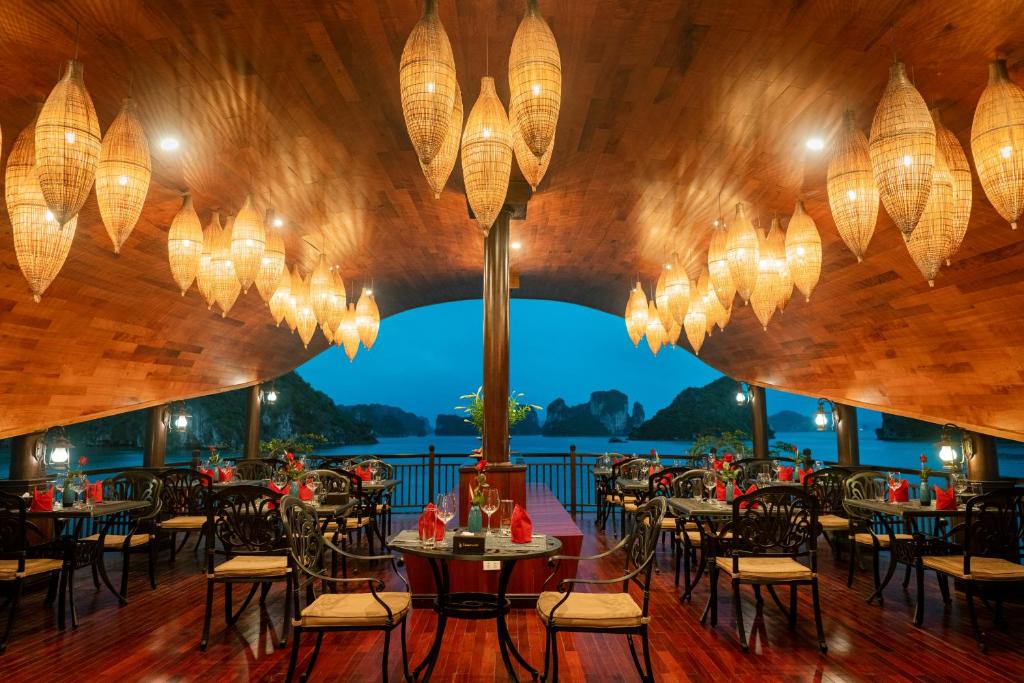 Sena%20Cruise%20Halong%20Bay3.jpg