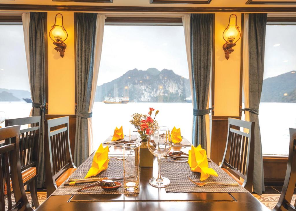 Sena%20Cruise%20Halong%20Bay6.jpg