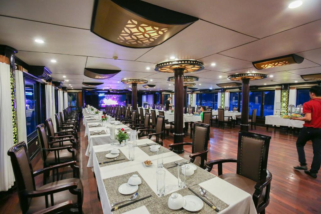 Starlight%20Cruise3.jpg