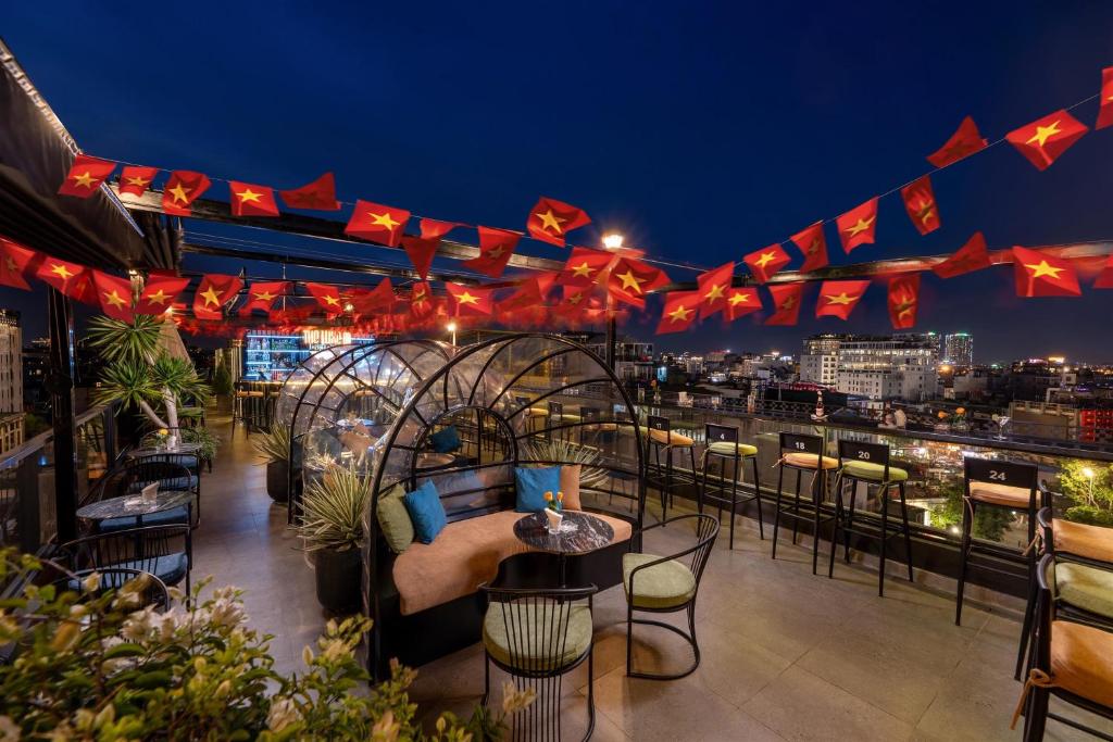 Le%20Premier%20Hotel%20&%20Rooftop%20Bar%207.jpg