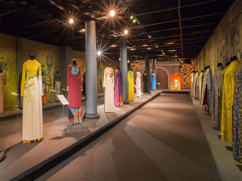 Ao%20Dai%20Exhibition%20Ho%20Chi%20Minh%20vietnam2.jpg