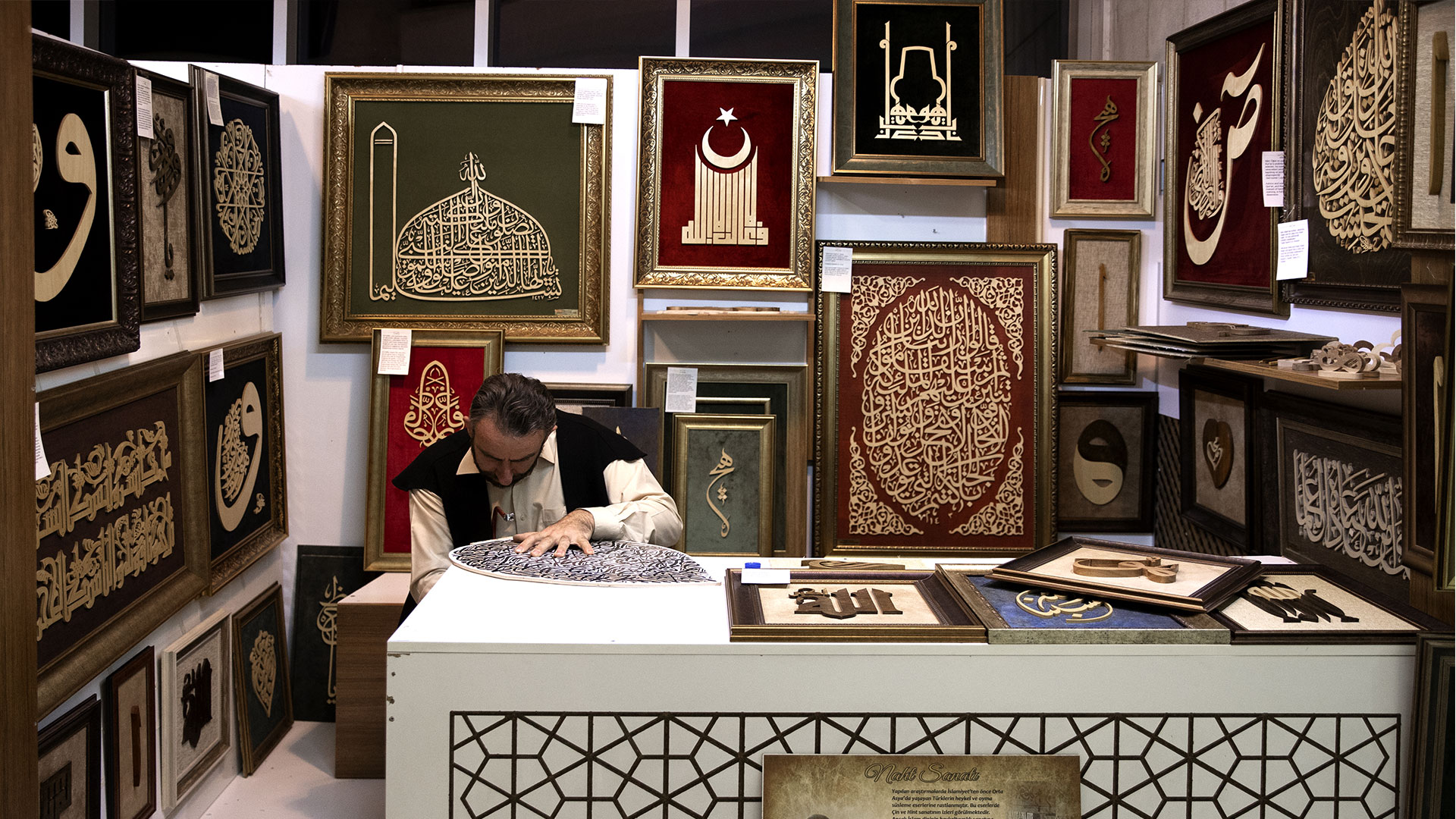 الأعمال الفنية والمنحوتات