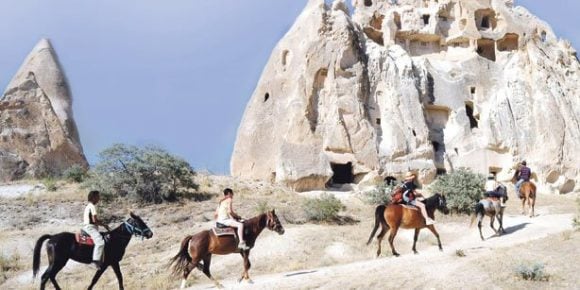 ركوب الخيل أو الدراجات الرباعية (ATV)