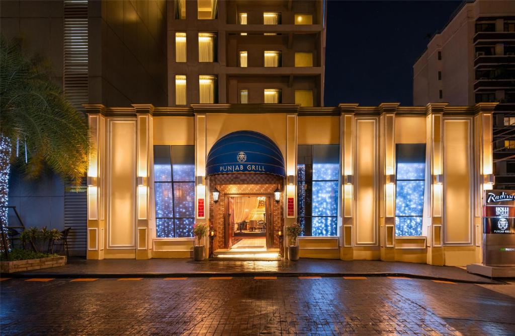 Radisson%20Suites%20Bangkok%20Sukhumvit1.jpg