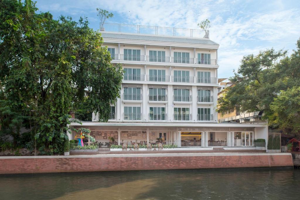 Casa%20Vimaya%20Riverside11.jpg
