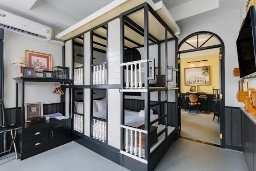 Deluxe%20Family%20Suite1.jpg