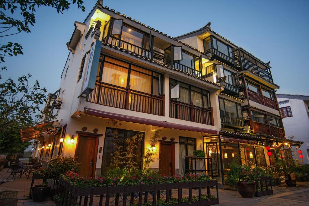 فندق سيكريت كورتيارد ريزورت