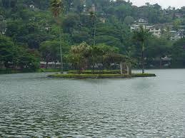 بحيرة كاندي سريلانكا | السياحة في كاندي