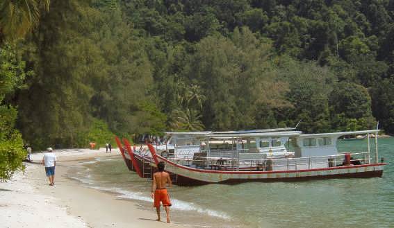 السياحية في جزيرة بينانج في ماليزيا من اهمها : ساحل